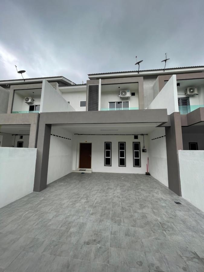 No 61 Nazirin Homestay Tmn Indah Raya 2 Manjung Lumut Zewnętrze zdjęcie