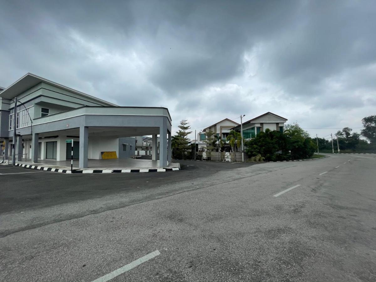 No 61 Nazirin Homestay Tmn Indah Raya 2 Manjung Lumut Zewnętrze zdjęcie
